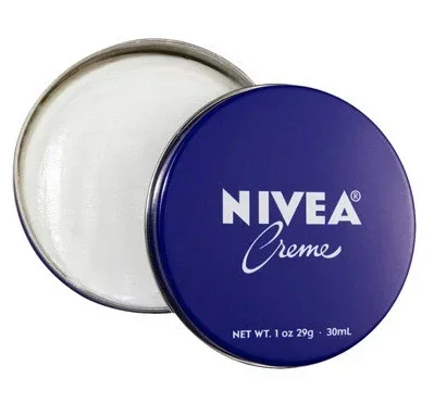 Nivea Creme كريم مرطب يستخدم للعناية بالبشرة الجافة